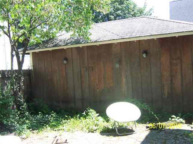 302 N Cedar St, Auburn, IN 46706 photo 3