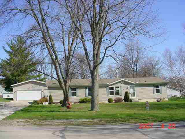 105 E Hobart, Ashley, IN 46705 photo 1