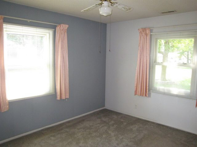 237 S Baxter St, Auburn, IN 46706 photo 8