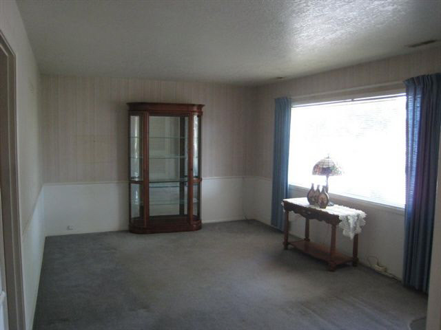 237 S Baxter St, Auburn, IN 46706 photo 2