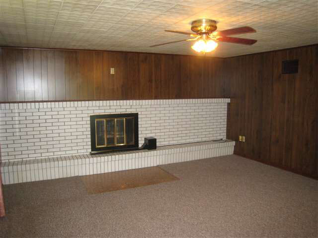 237 S Baxter St, Auburn, IN 46706 photo 4
