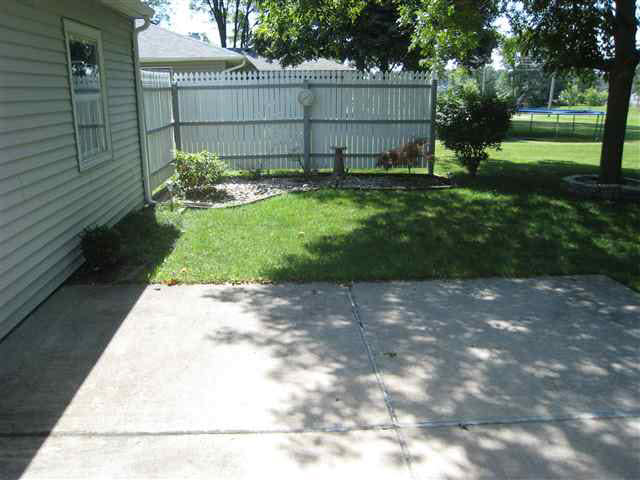 237 S Baxter St, Auburn, IN 46706 photo 11