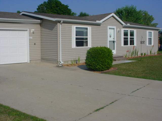 608 Meadowbrook Ln, Lagrange, IN 46761 photo 1