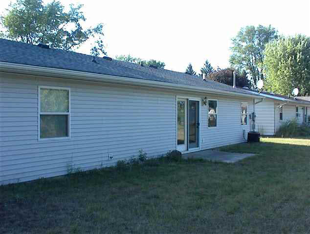 905 Bellvue Dr, Kendallville, IN 46755 photo 2