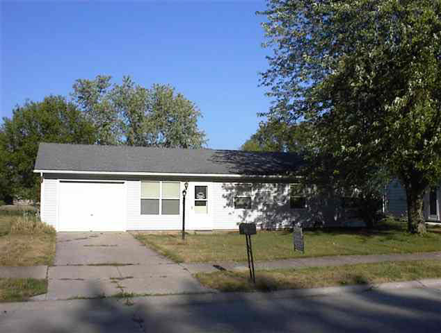 905 Bellvue Dr, Kendallville, IN 46755 photo 1