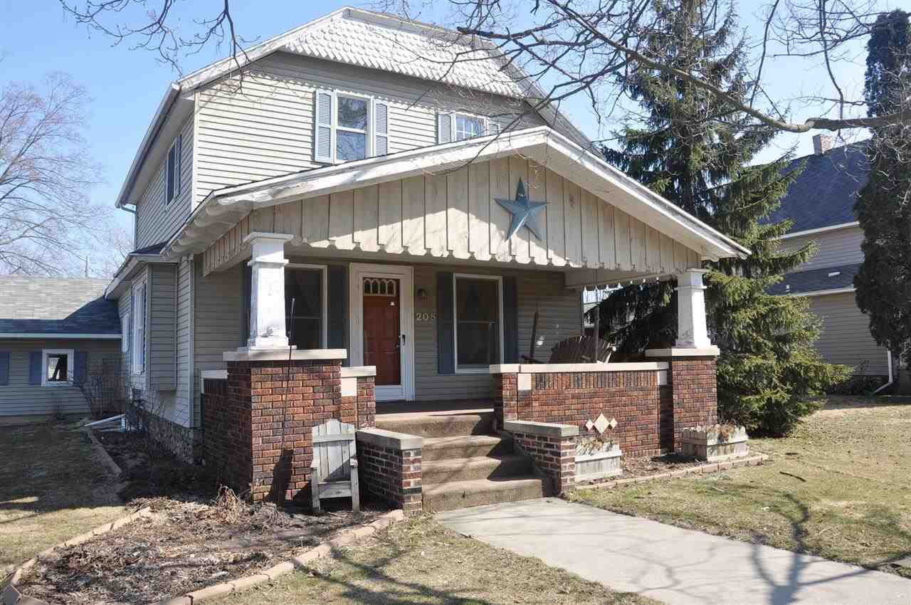 205 E Lake St, Topeka, IN 46571 photo 2
