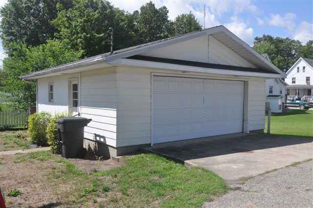222 Babcock Ave, Topeka, IN 46571 photo 2