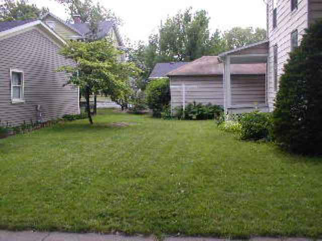 307 W Thirteenth St, Auburn, IN 46706 photo 2