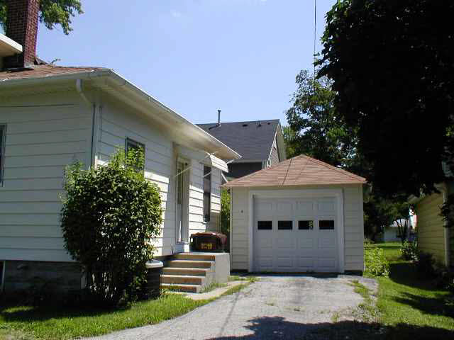 307 W Thirteenth St, Auburn, IN 46706 photo 9