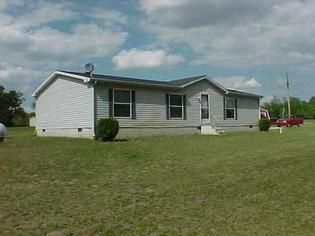 7685 E 750 N, Howe, IN 46746 photo 2