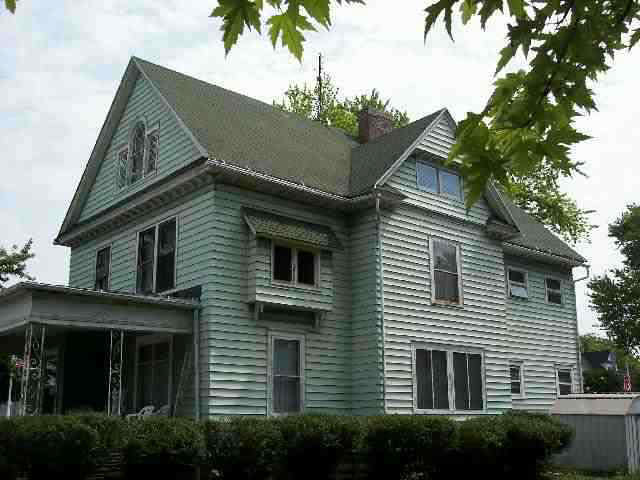 316 N Riley St, Kendallville, IN 46755 photo 2