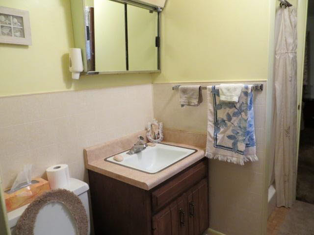 915 S State St, Kendallville, IN 46755 photo 8