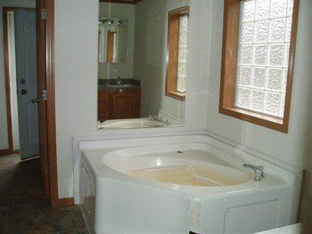 1087 E North St, Ligonier, IN 46767 photo 17