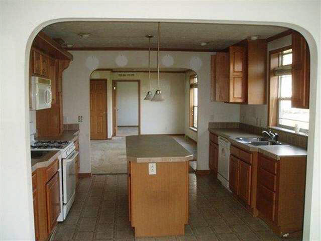 1087 E North St, Ligonier, IN 46767 photo 7