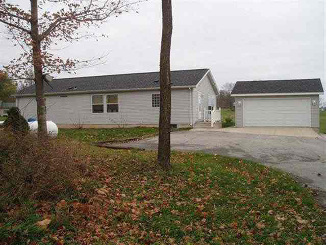 1087 E North St, Ligonier, IN 46767 photo 2