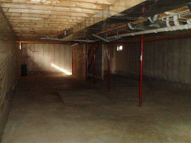 1087 E North St, Ligonier, IN 46767 photo 9