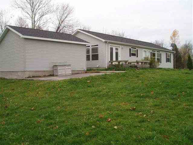 1087 E North St, Ligonier, IN 46767 photo 1