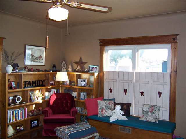 107 S Harrison St, Garrett, IN 46738 photo 2