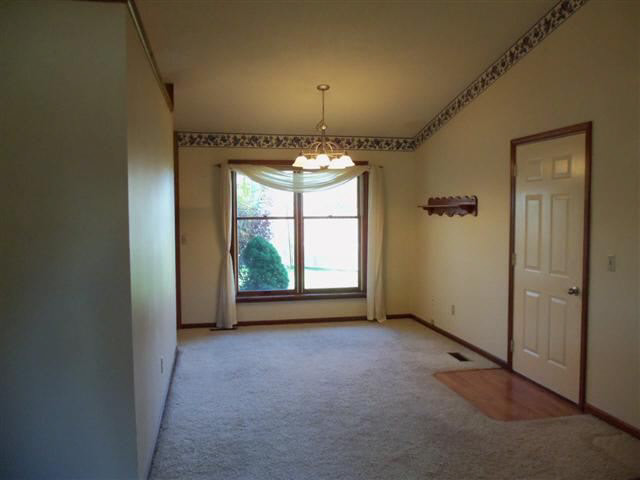 1711 Maple Ln, Garrett, IN 46738 photo 2