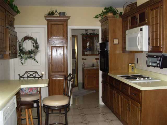 415 W 7th St, Auburn, IN 46706 photo 3