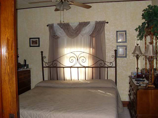 415 W 7th St, Auburn, IN 46706 photo 9