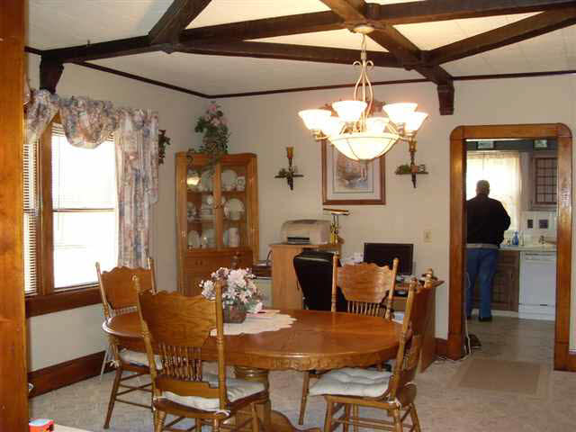 415 W 7th St, Auburn, IN 46706 photo 5