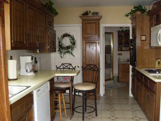 415 W 7th St, Auburn, IN 46706 photo 2