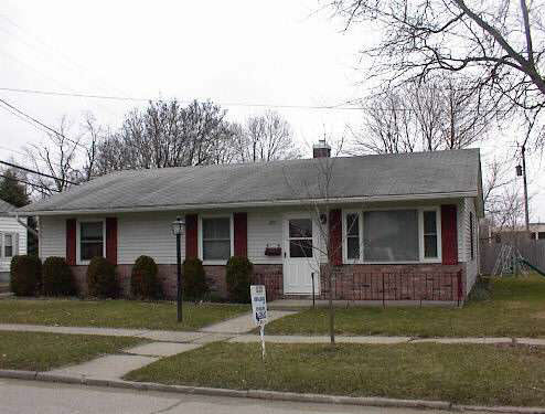 207 S Mountain St, Lagrange, IN 46761 photo 1