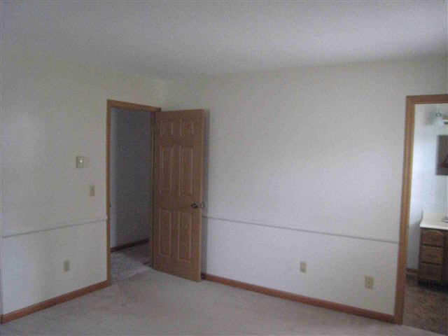 301 N Clark St, Auburn, IN 46706 photo 10