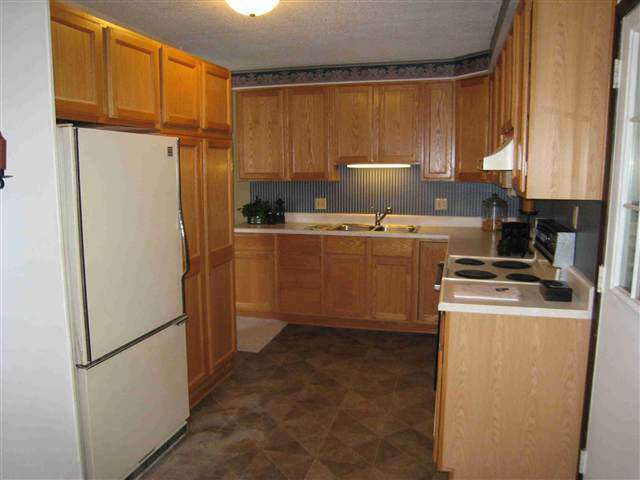 301 N Clark St, Auburn, IN 46706 photo 3