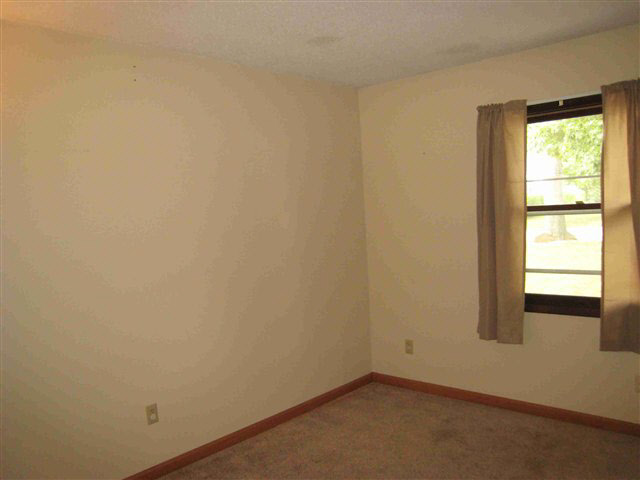 301 N Clark St, Auburn, IN 46706 photo 11