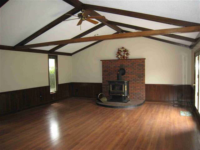 301 N Clark St, Auburn, IN 46706 photo 2