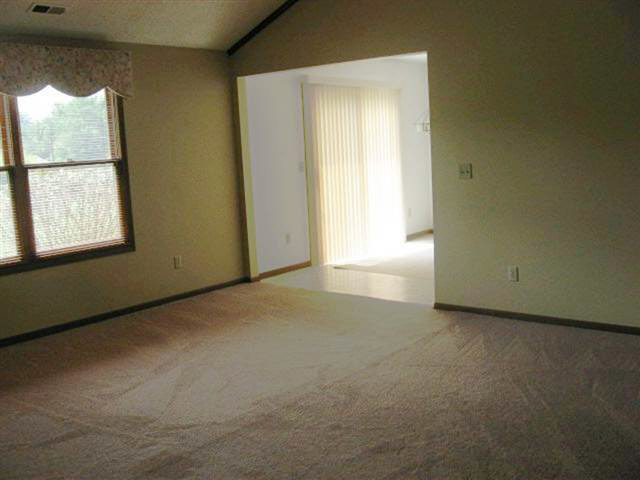 105 Edglink Dr, Kendallville, IN 46755 photo 2