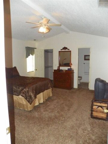 1002 Ashwood Dr, Auburn, IN 46706 photo 4