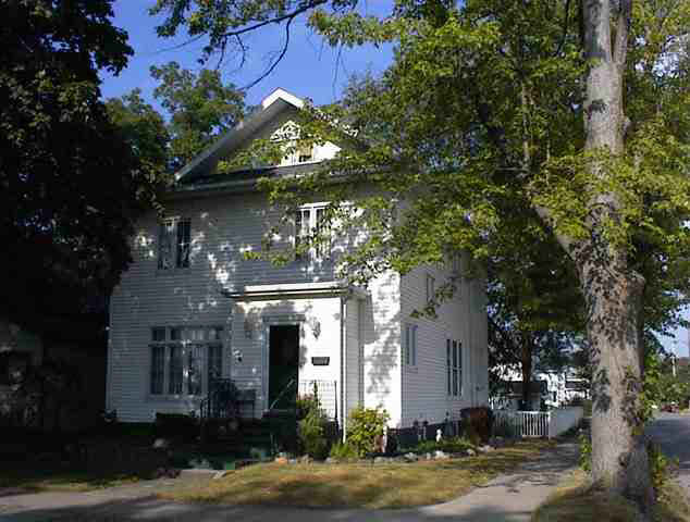 437 N Park Ave, Kendallville, IN 46755 photo 1