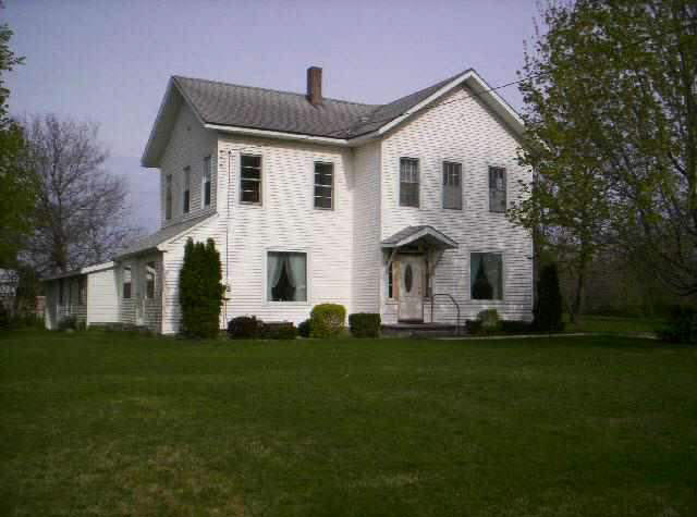 719 Walnut St, Lagrange, IN 46761 photo 1