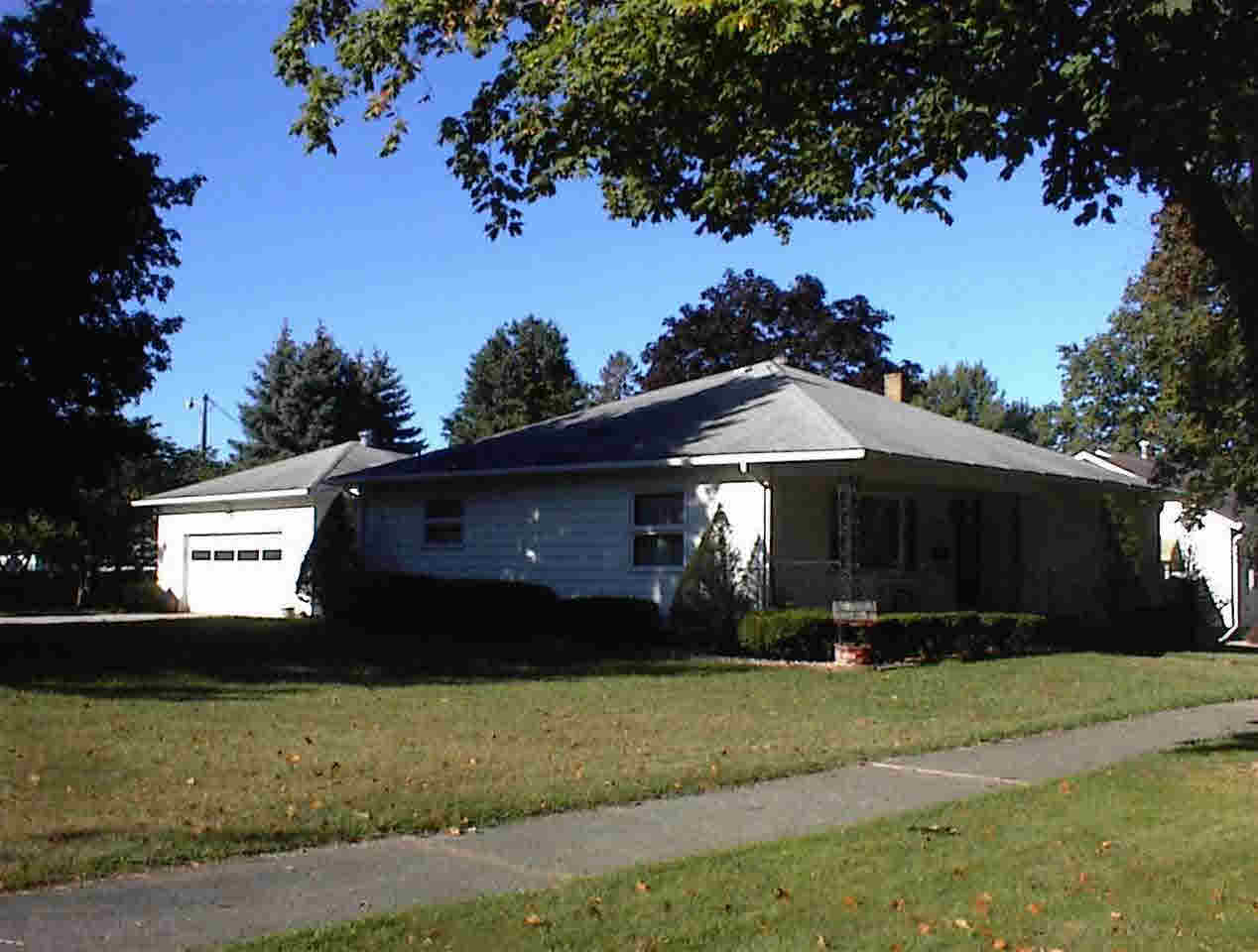 216 E Grove St, Kendallville, IN 46755 photo 1