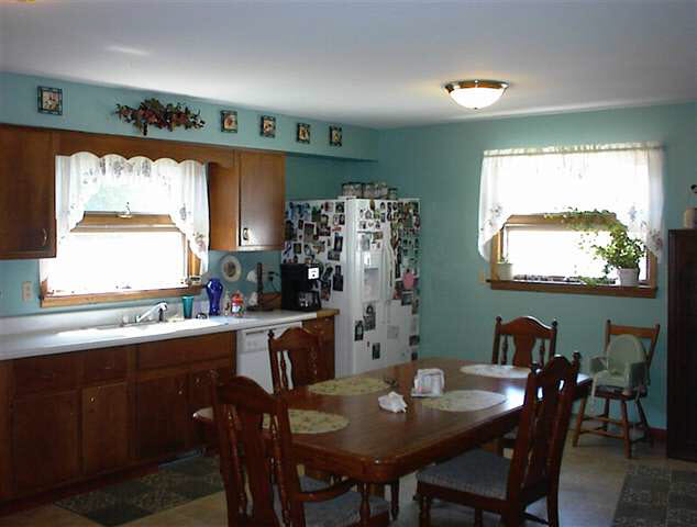 216 E Grove St, Kendallville, IN 46755 photo 3