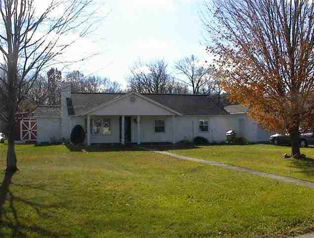 439 W Greenwood Dr, Kendallville, IN 46755 photo 1