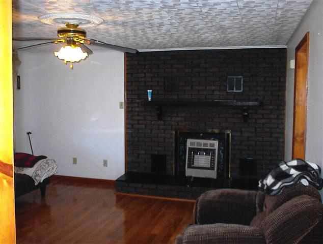 439 W Greenwood Dr, Kendallville, IN 46755 photo 2