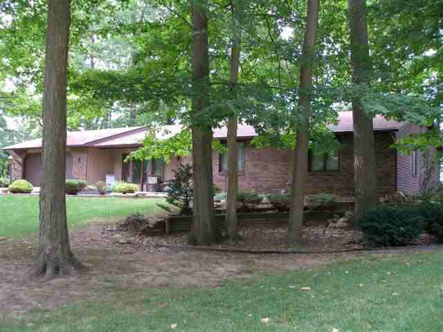 303 Woods Dr, Albion, IN 46701 photo 3