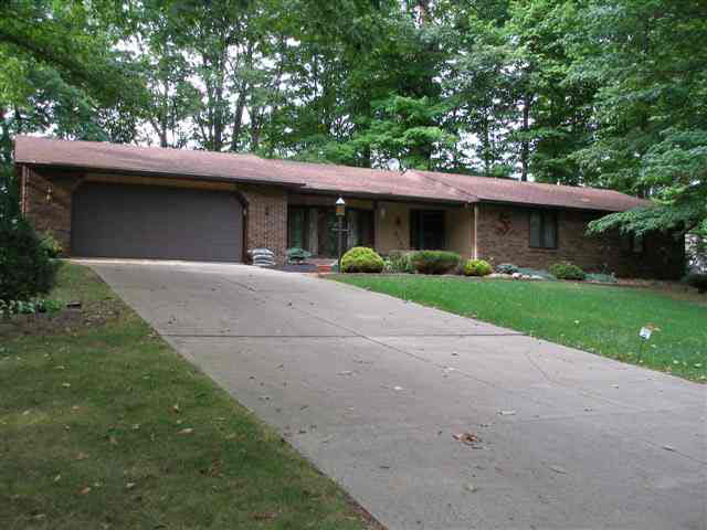 303 Woods Dr, Albion, IN 46701 photo 2