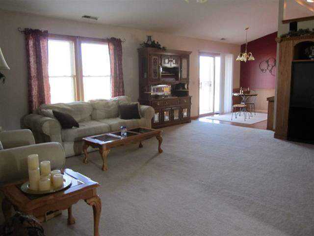 1205 Virginia Ln, Auburn, IN 46706 photo 2