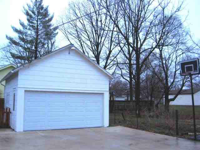 428 E Diamond St, Kendallville, IN 46755 photo 7