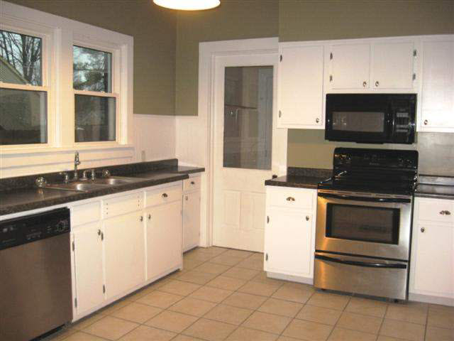 428 E Diamond St, Kendallville, IN 46755 photo 8