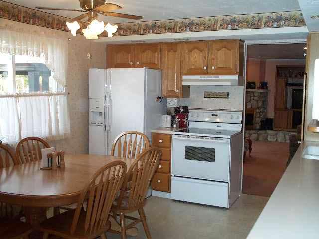 1218 Mcintyre Dr, Auburn, IN 46706 photo 3