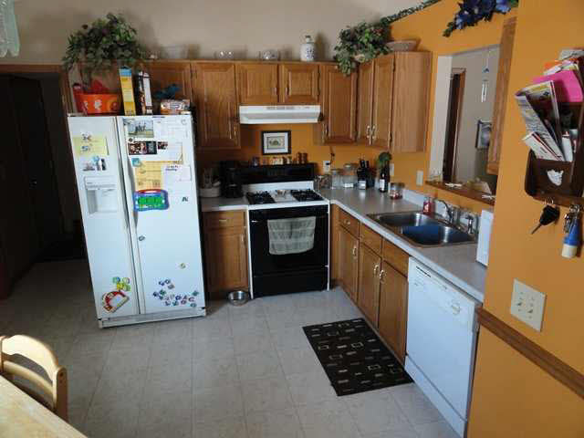 2114 Glen Hollow Dr, Auburn, IN 46706 photo 2