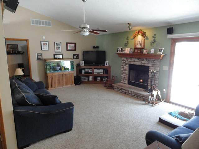 2114 Glen Hollow Dr, Auburn, IN 46706 photo 3