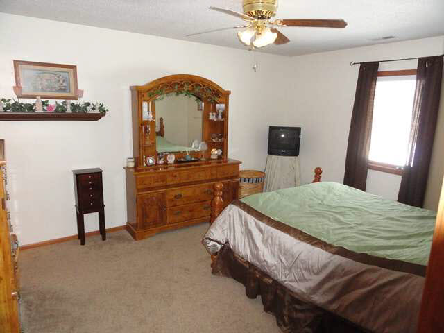 2114 Glen Hollow Dr, Auburn, IN 46706 photo 6
