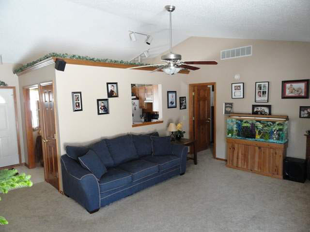 2114 Glen Hollow Dr, Auburn, IN 46706 photo 5